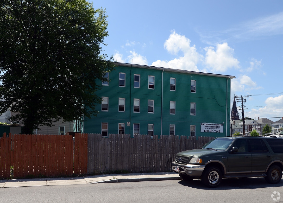 Building Photo - 162 Sawyer St