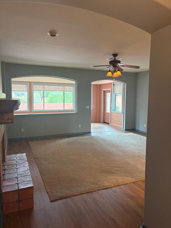 Building Photo - 110 E Bighorn Ct