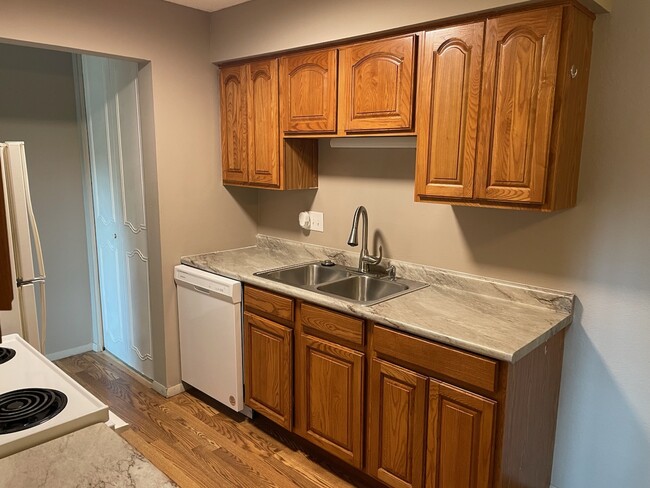 Kitchen - 6517 Cornwall Ct