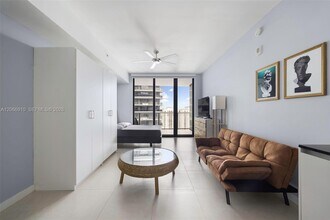 Building Photo - 1010 Brickell Ave