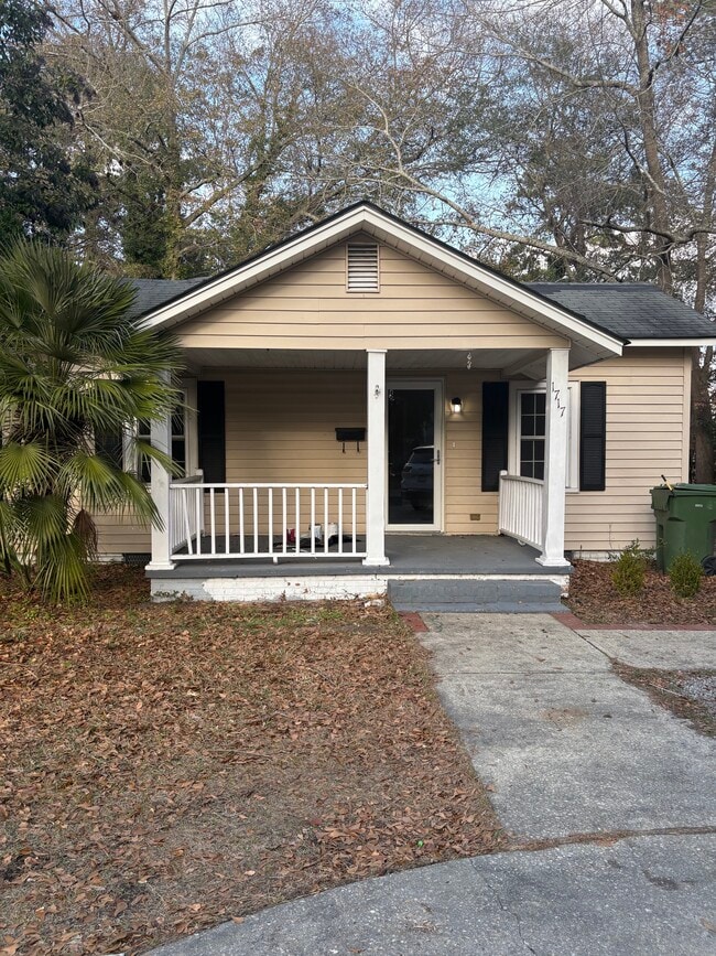 Building Photo - 1717 Cherokee Rd