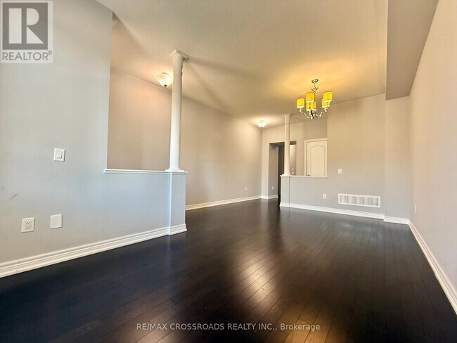 Building Photo - 205 Laker Ct