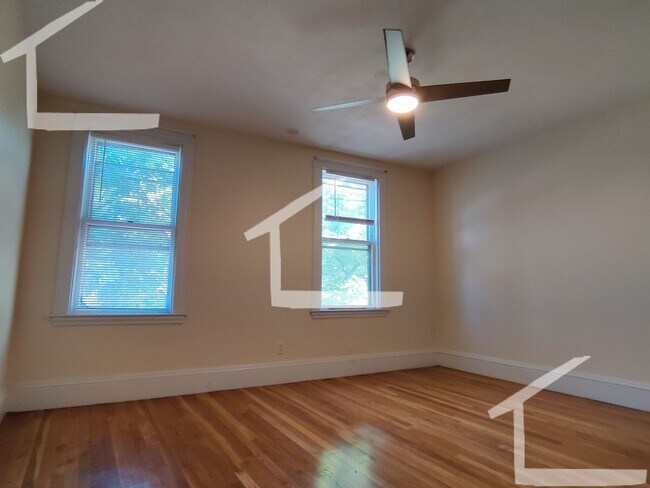 Foto del edificio - 9/1 - spacious Brookline Village area 2BR ...