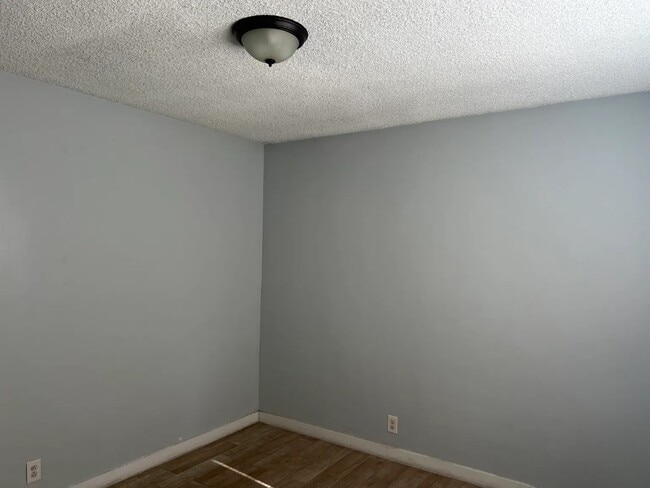 Foto del edificio - 9318 Victoria Ave