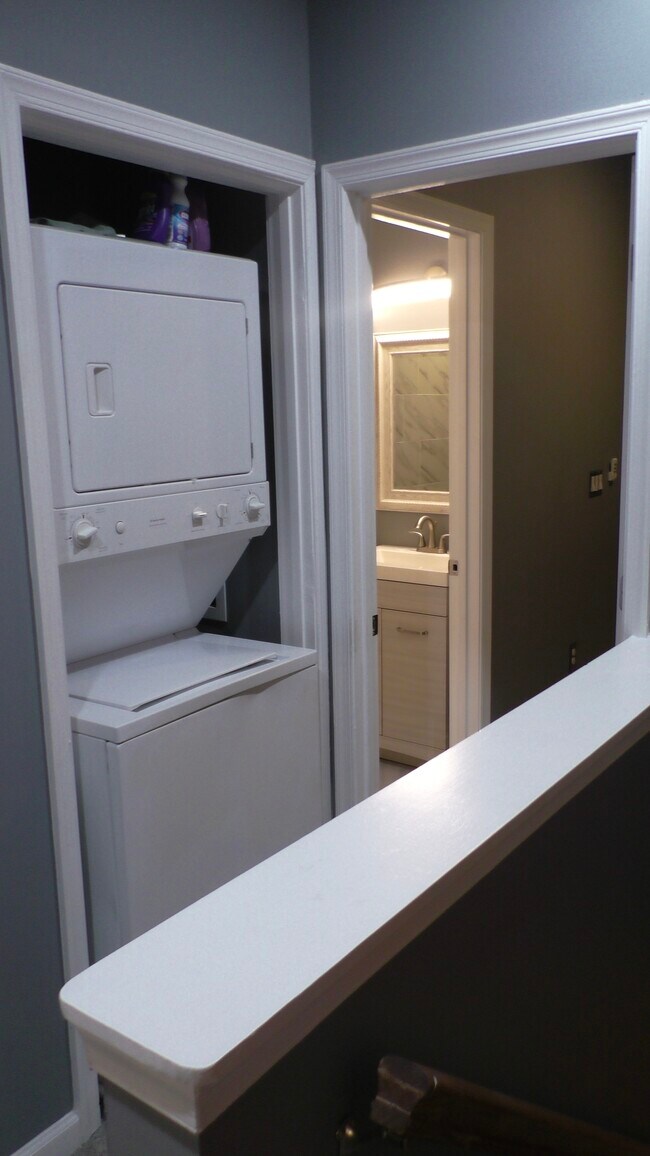 Foto del edificio - 819 N Montford Ave