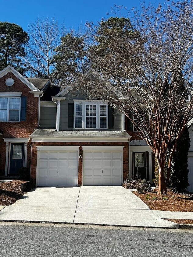 Foto principal - Spacious & beautiful 3BR Townhouse in Duluth