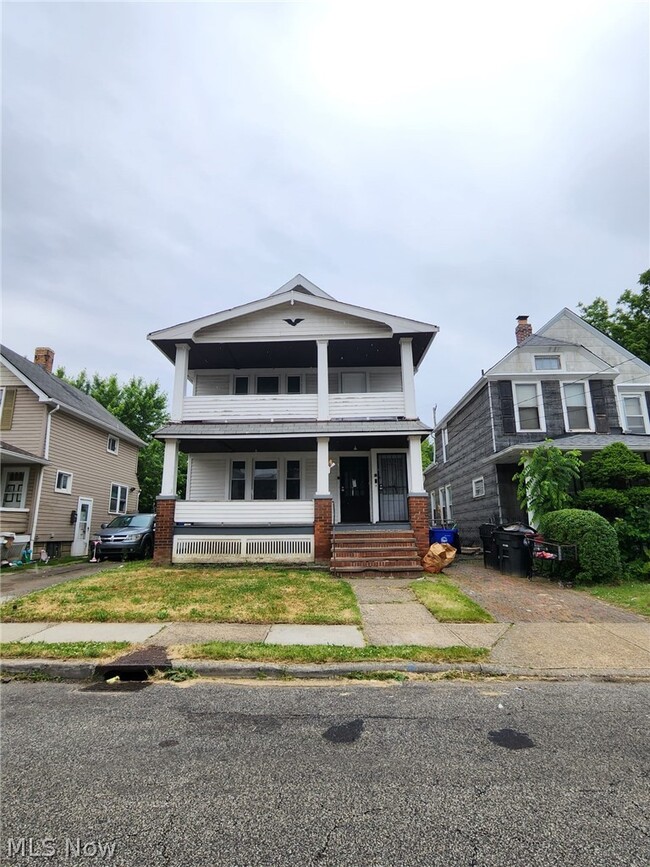 Building Photo - 2200 W 104th St