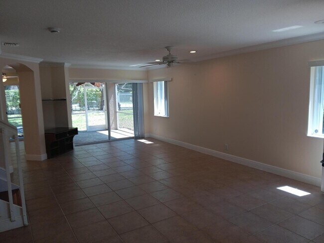Foto del edificio - 4983 Pinemore Ln