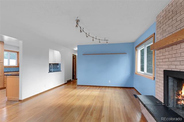 Foto del edificio - 411 Redwood Dr