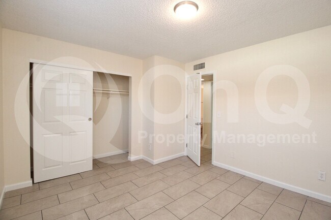 Foto del edificio - 2719 E Tierra Buena Ln