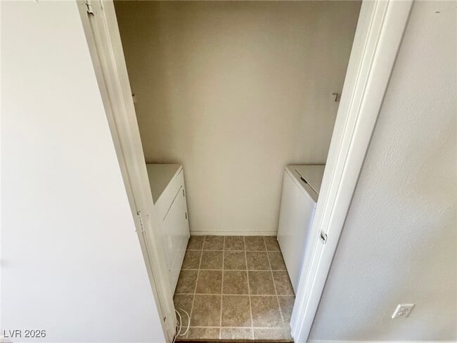 Foto del edificio - 2300 E Silverado Ranch Blvd