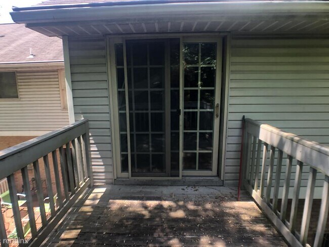 Building Photo - 2445 Old Greentree Rd