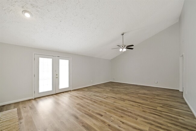 Building Photo - 12423 Olympia Dr