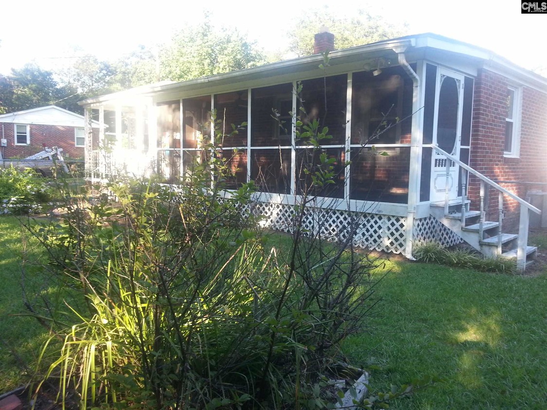 Foto principal - 1616 Burnside Ave