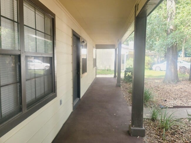 Building Photo - 5800 Japonica Ct