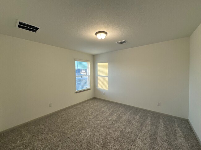 Foto del edificio - 6910 McGregor Lp