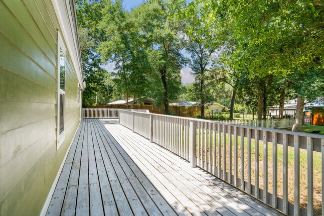 Building Photo - 40 Horseshoe Ln