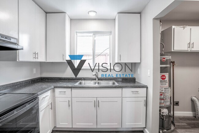 Building Photo - 1071 W Wenco Dr
