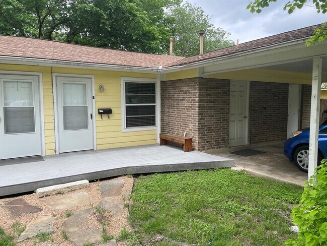 Building Photo - 4914 Suburban Dr