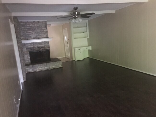 Foto del edificio - 3219 Palm Desert Ln