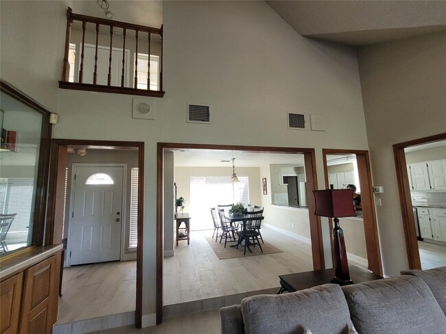 Building Photo - 8516 Fairway Dr