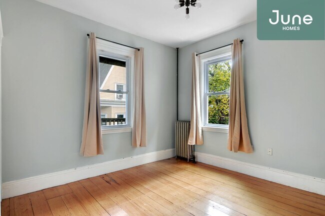 Foto del edificio - ROOM ONLY in 2-bed/1.0-bath Home