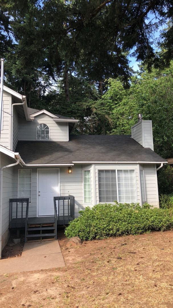 Building Photo - Desirable South Salem Home on Huge Lot! Ne...