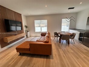 Building Photo - 1218 Drexel Ave