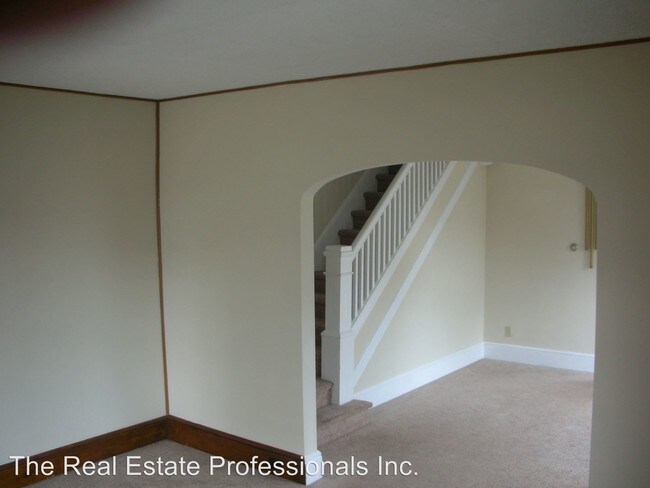 Building Photo - 4 br, 1.5 bath House - 622 N. Reading Avenue