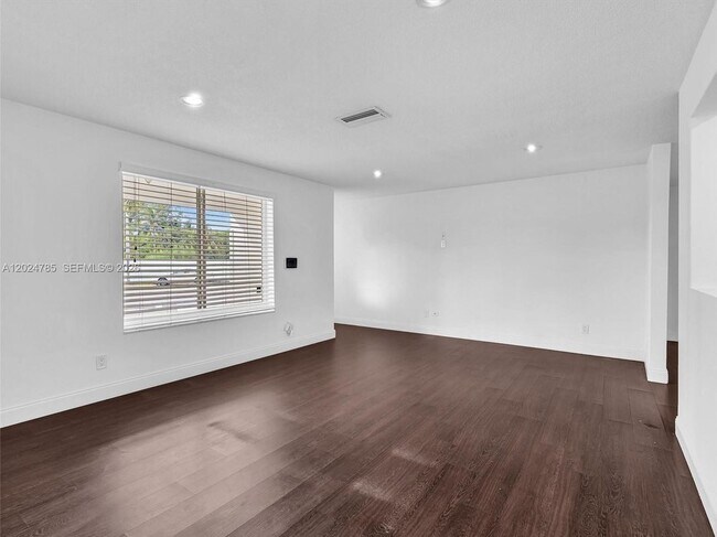 Foto del edificio - 4500 SW 42nd Terrace