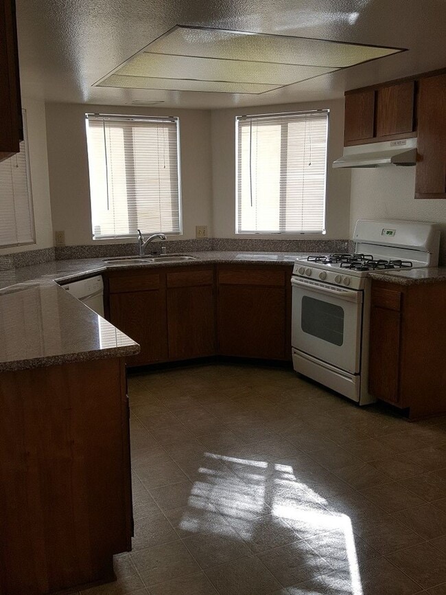 Building Photo - 1155 Johnson Dr