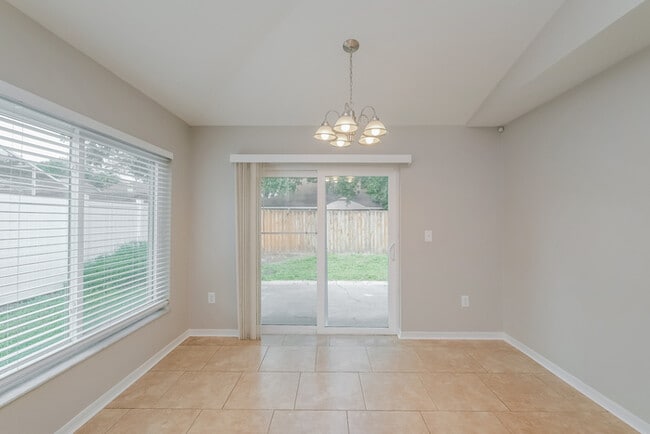 Foto del edificio - 5205 Watson Rd