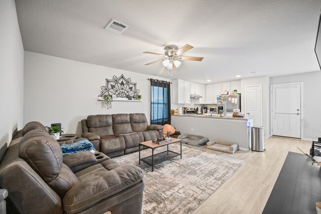 Building Photo - 5706 Elm Valley Dr