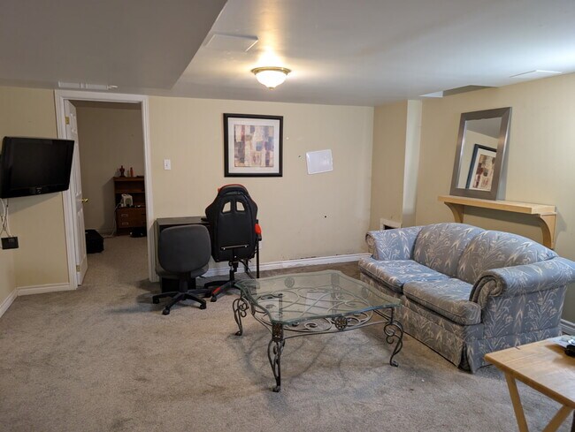 Photo du bâtiment - 99 Golden Tulip Cres