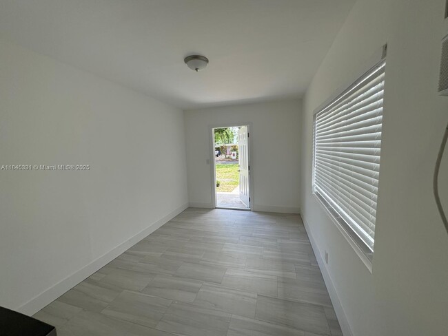 Building Photo - 930 SW 29th St