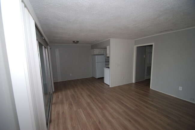 Building Photo - Charming 2 Bedroom close to the beach avai...