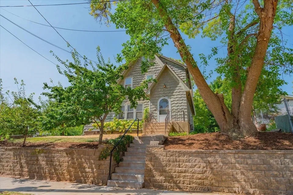 Primary Photo - 710 S Mills St
