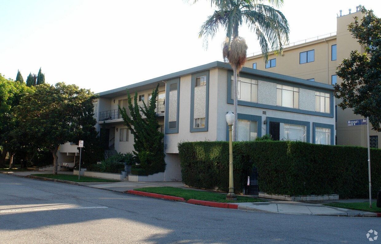 Building Photo - 1900 Manning Ave