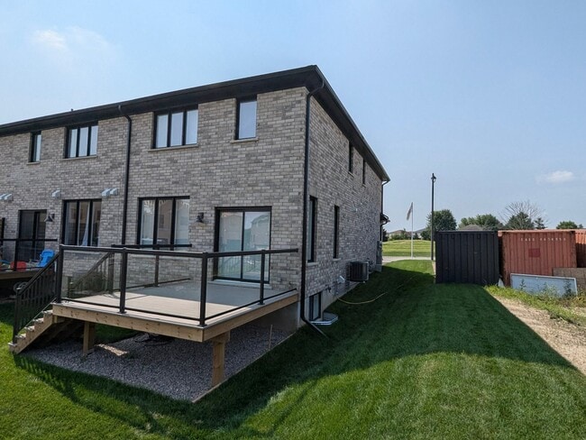 Building Photo - Beautiful End Unit Available – $2,750/month – Available Immediately