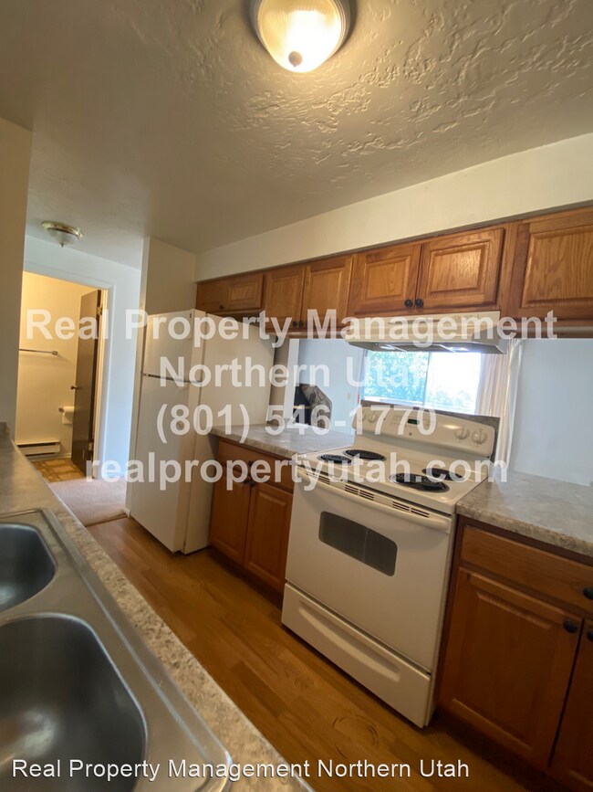 Building Photo - 3 br, 2.5 bath House - 870 S. 1625 E. #B