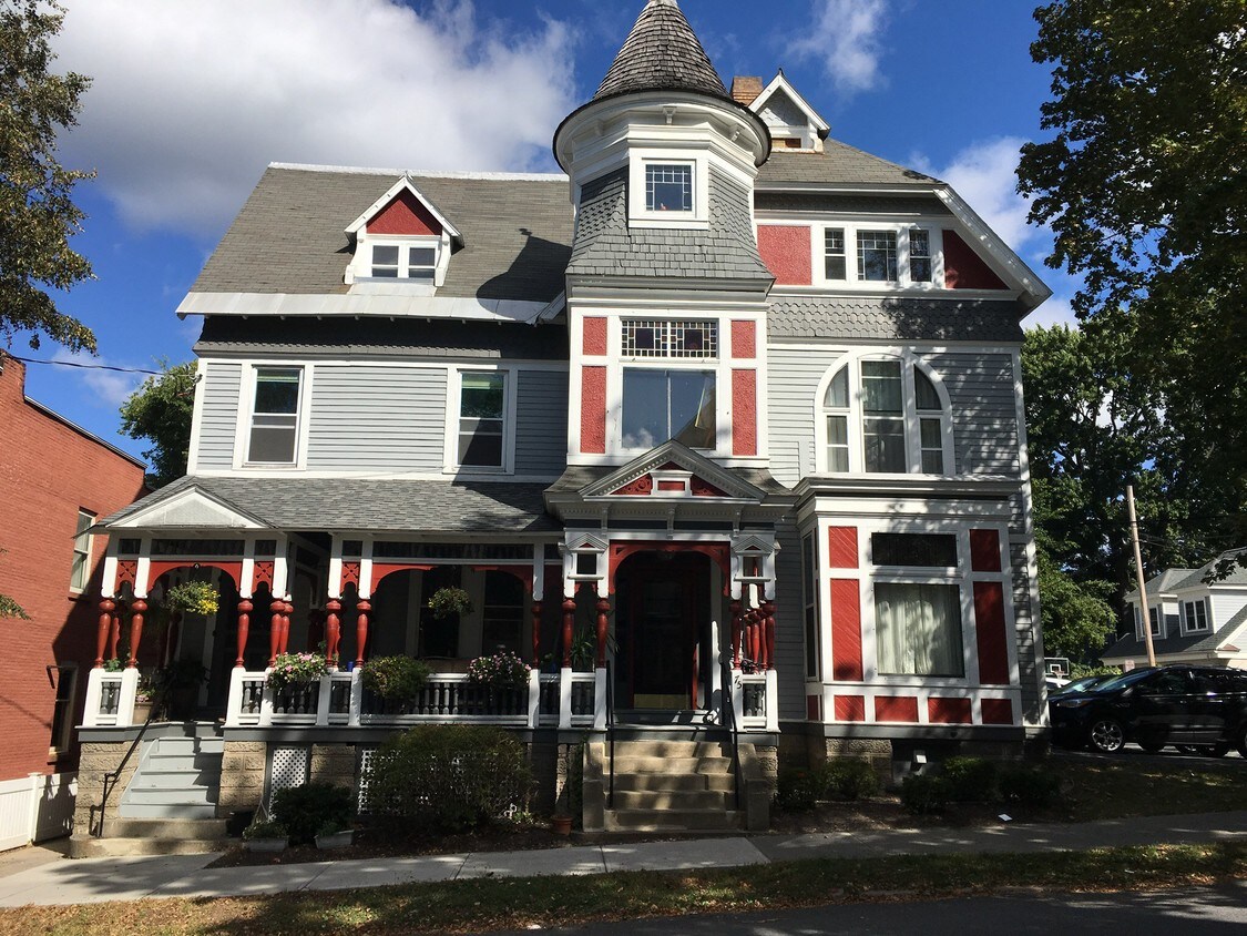 75 Caroline St, Saratoga Springs, NY 12866 Apartments in Saratoga