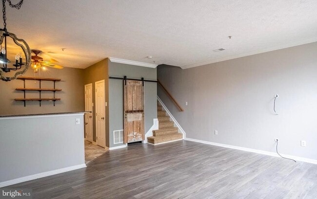 Building Photo - 4910 Edgeware Terrace