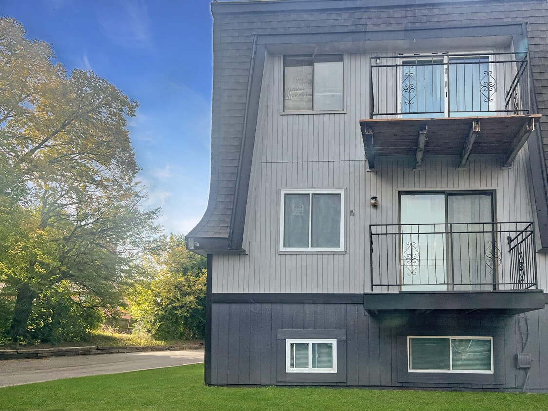 Building Photo - Suncrest Apartments