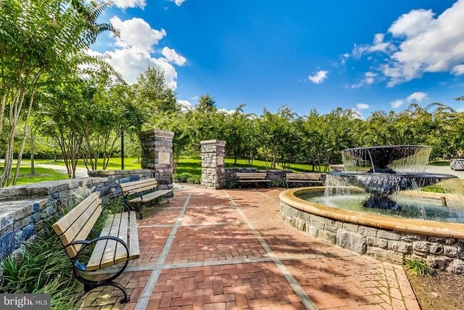 Building Photo - 10821 Symphony Park Dr