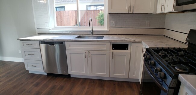 Building Photo - Freshly remodeled 3 bedroom, 1 bath home
