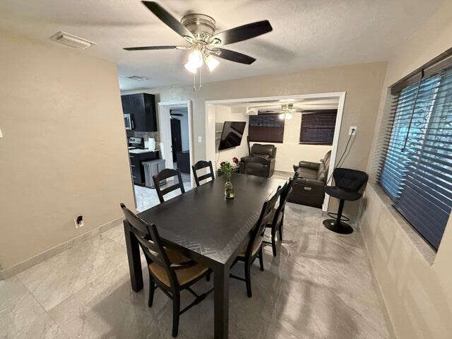 Foto del edificio - 1382 NE 28th St