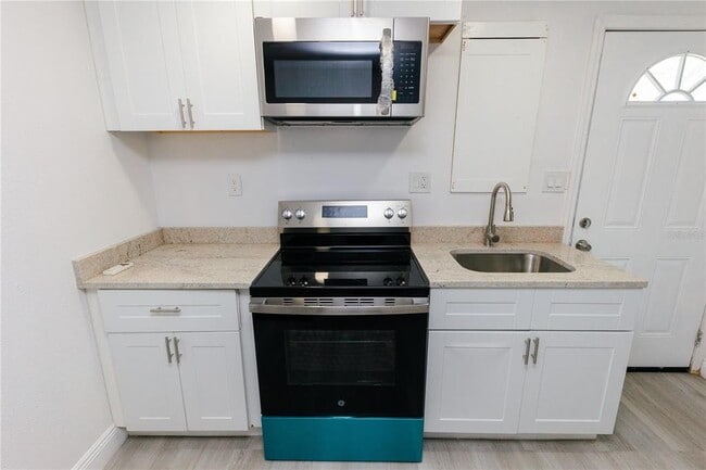 Building Photo - 1741 Fairfield St