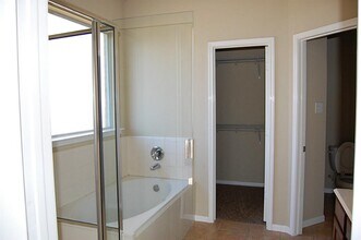 Building Photo - 5711 Coyote Call Ct