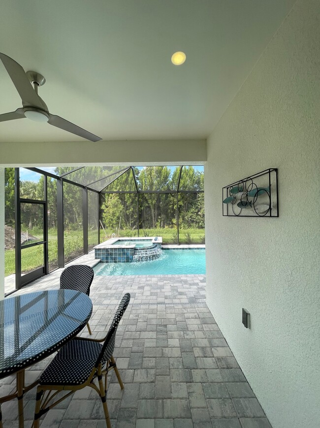 Patio - 1141 South Town and River Dr