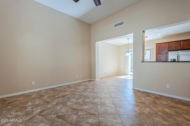 Building Photo - 3651 E Zachary Dr